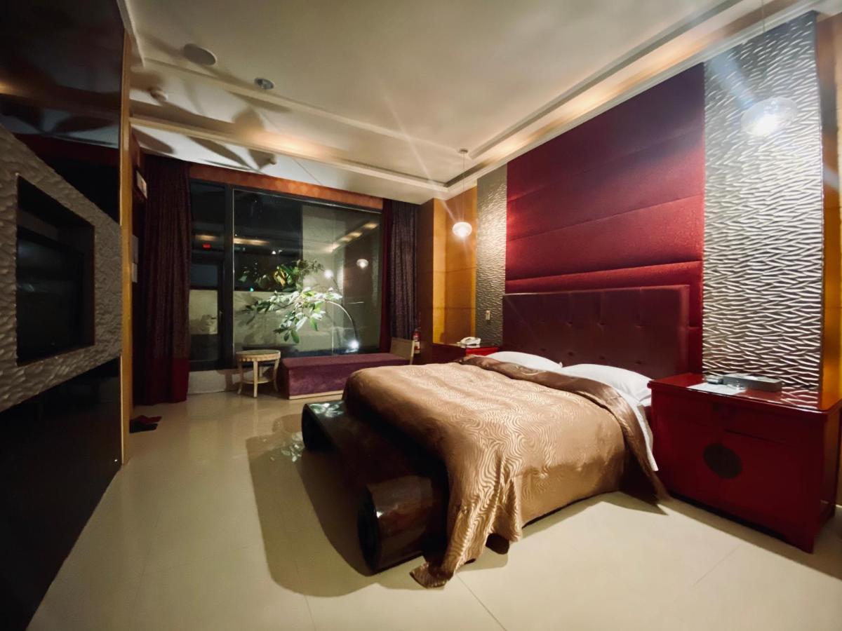 Spring Young Motel Fengyuan Extérieur photo