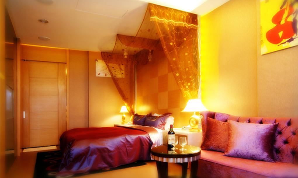 Spring Young Motel Fengyuan Extérieur photo