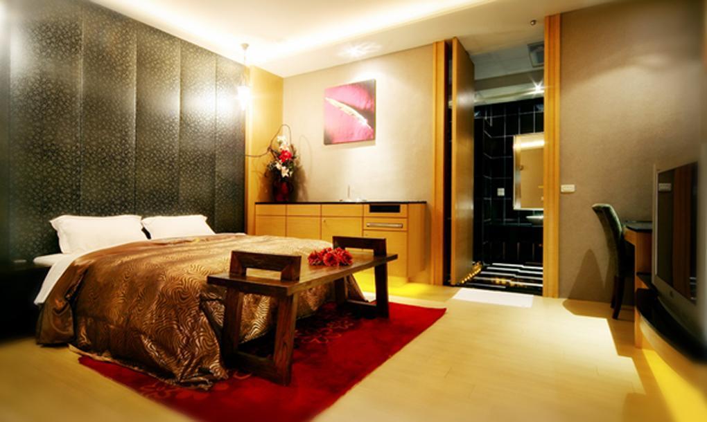 Spring Young Motel Fengyuan Extérieur photo