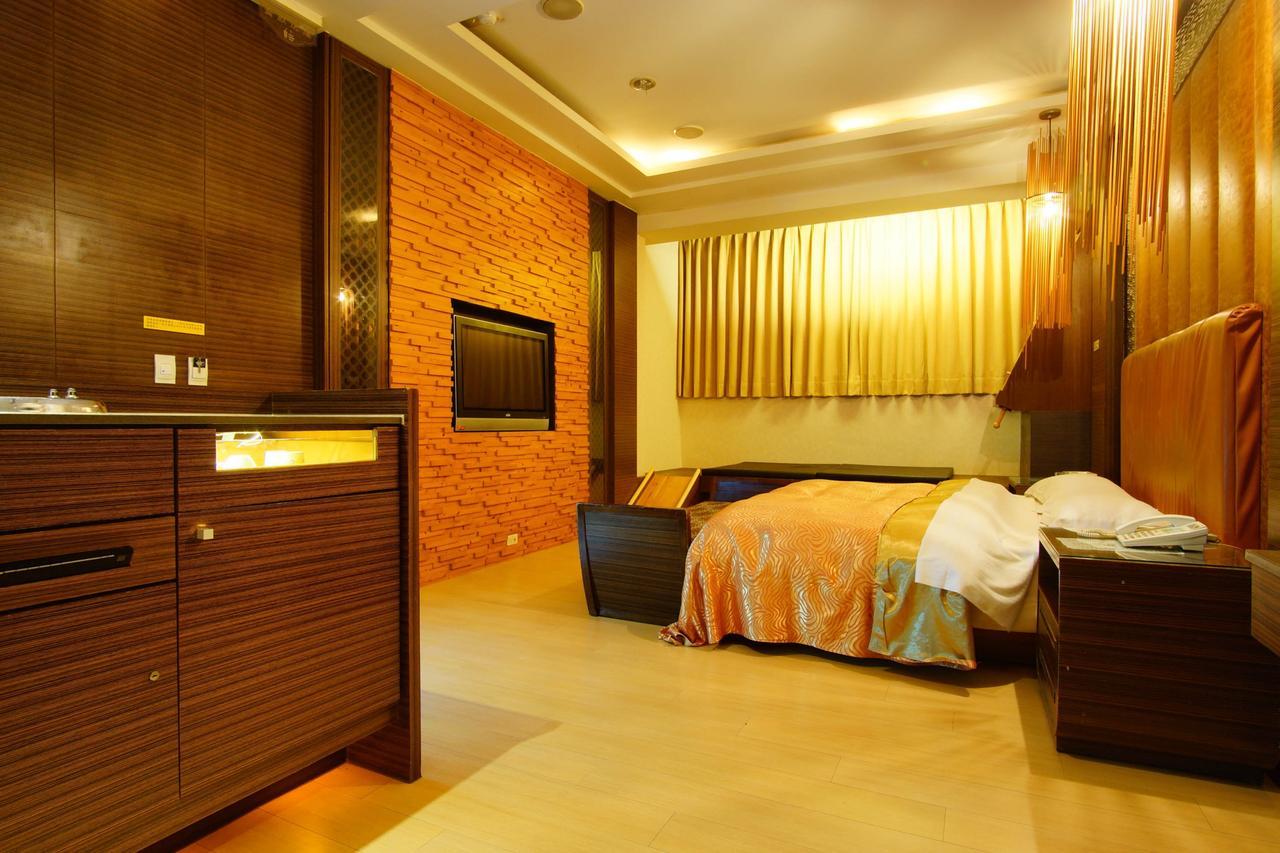 Spring Young Motel Fengyuan Extérieur photo