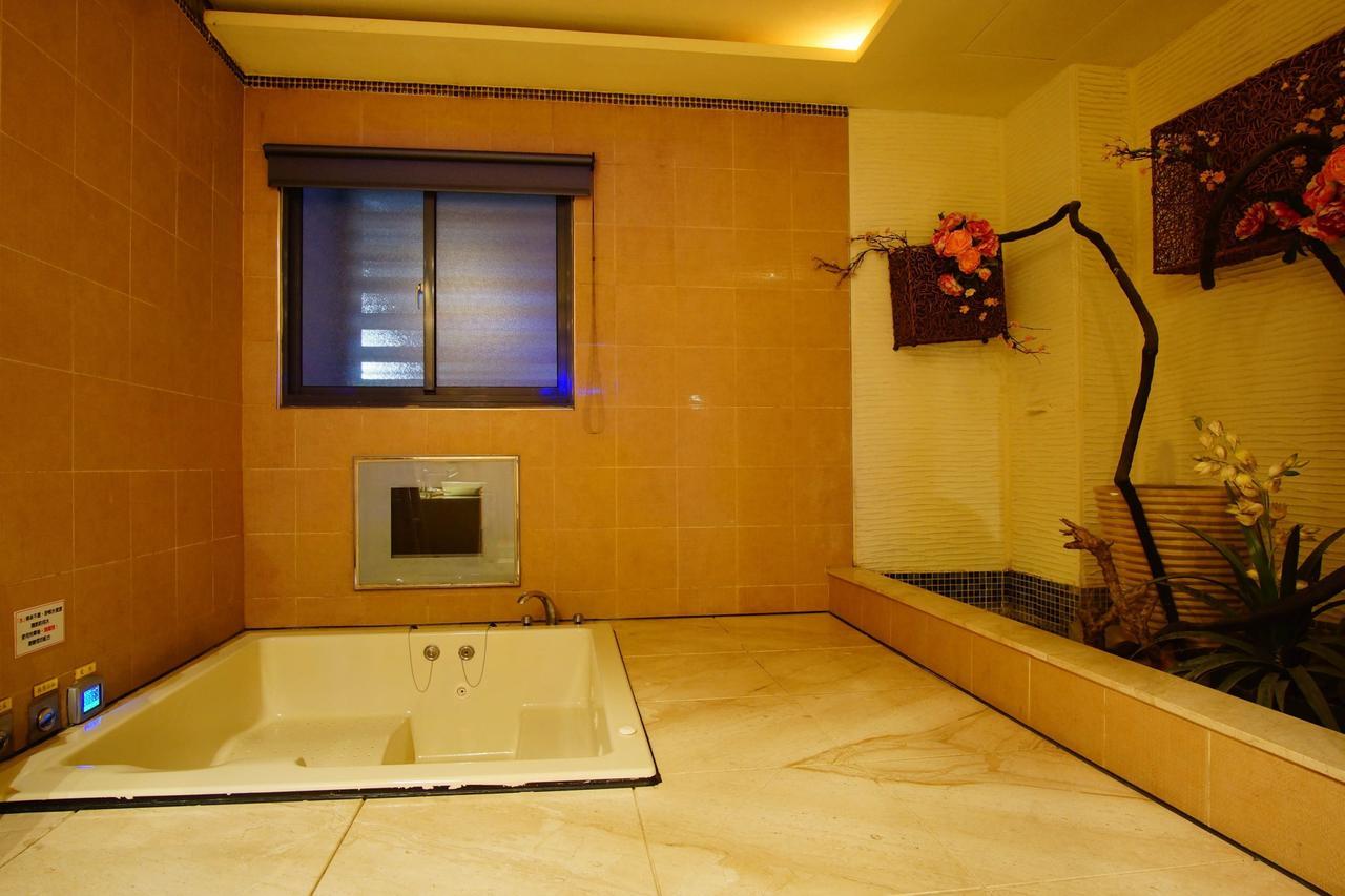 Spring Young Motel Fengyuan Extérieur photo