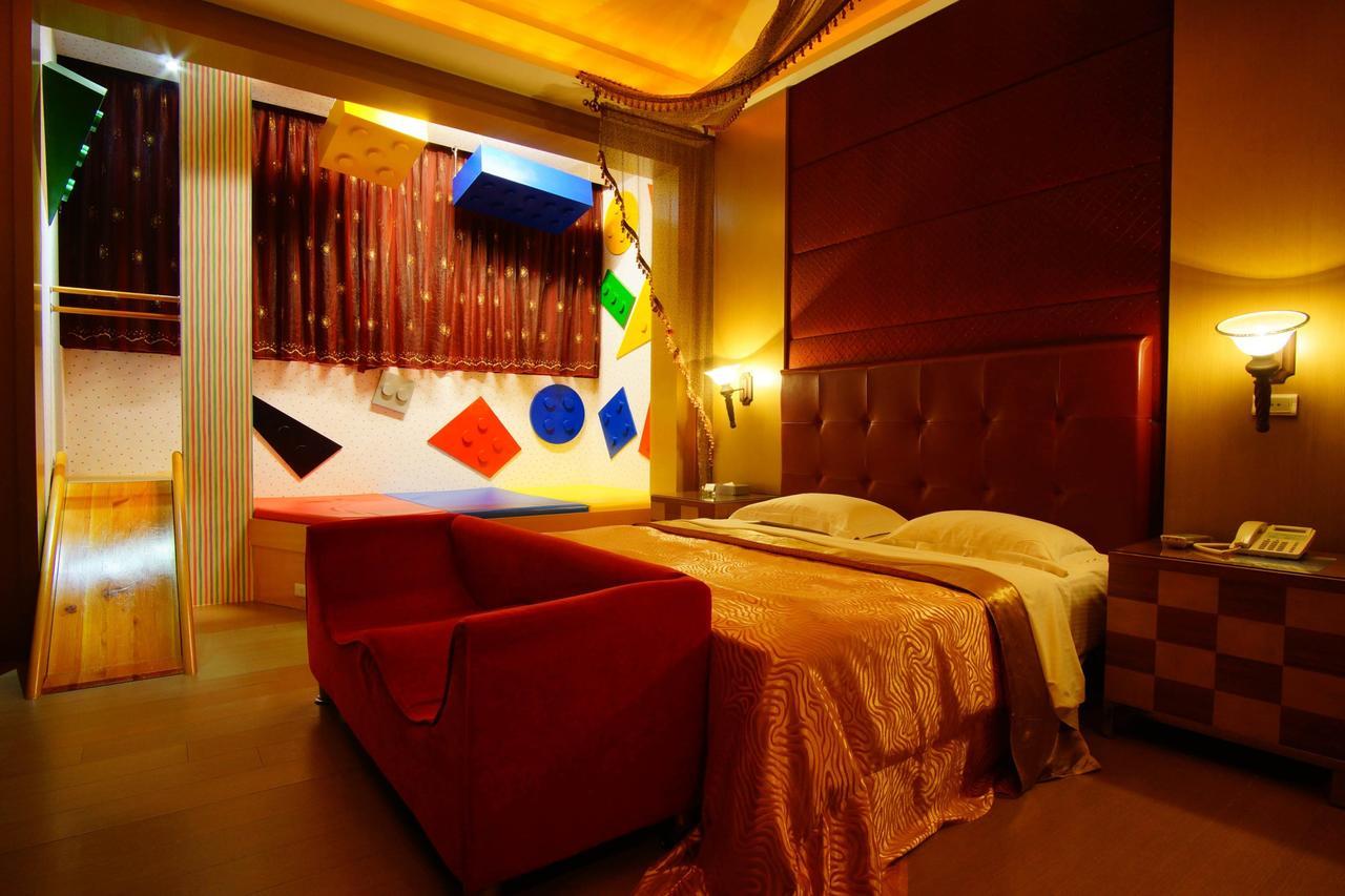 Spring Young Motel Fengyuan Extérieur photo