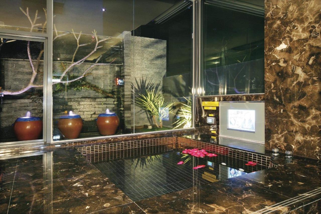 Spring Young Motel Fengyuan Extérieur photo